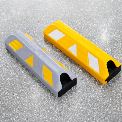 kupić Reflective Rubber Wheel Stop for Commercial Parking Areas Asphalt & Concrete Surfaces produkcja online
